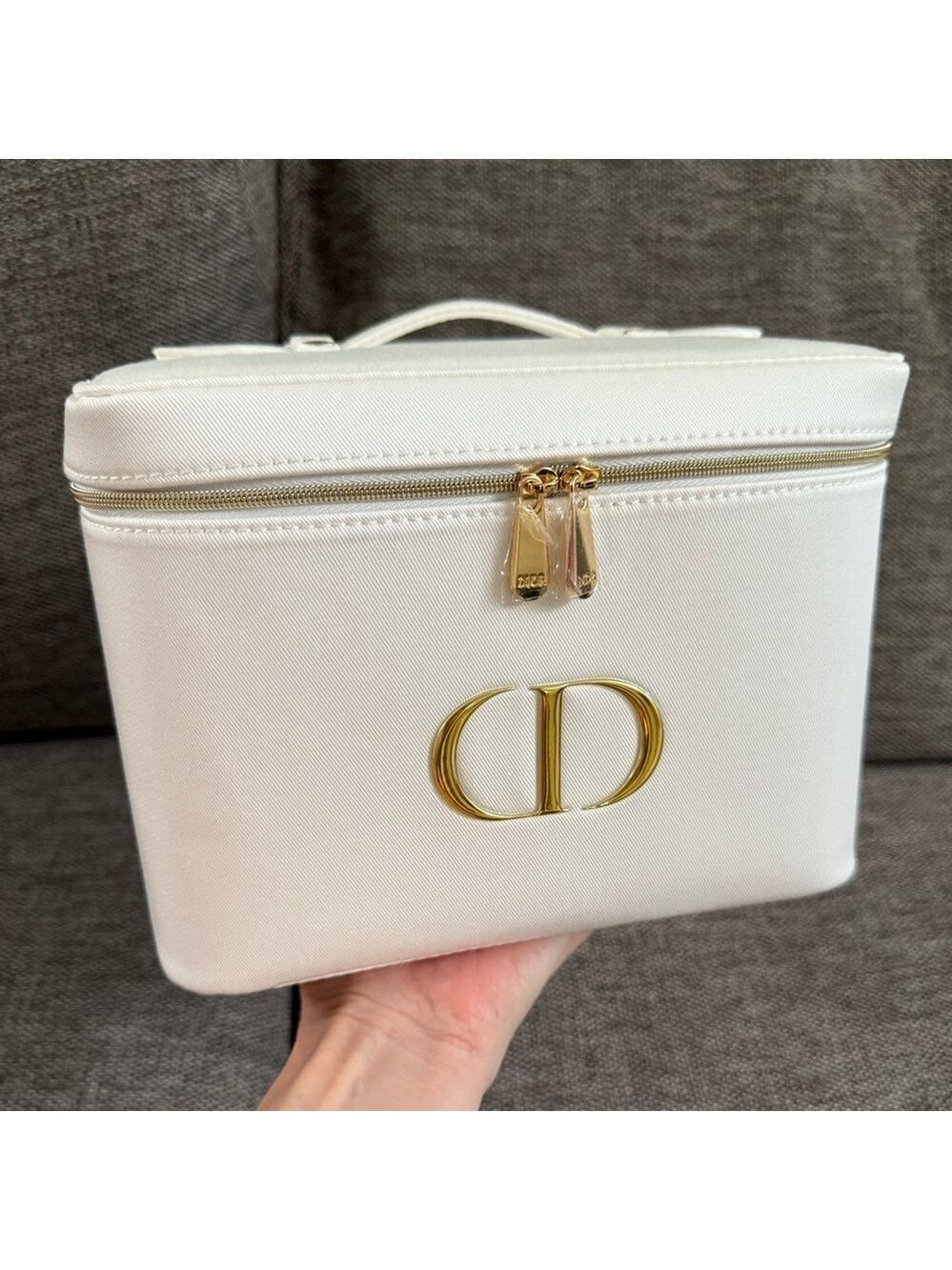 DIOR Prestige Lifestyle Set White Vanity Pouch Cotton Face Towel - Picture 3 of 16